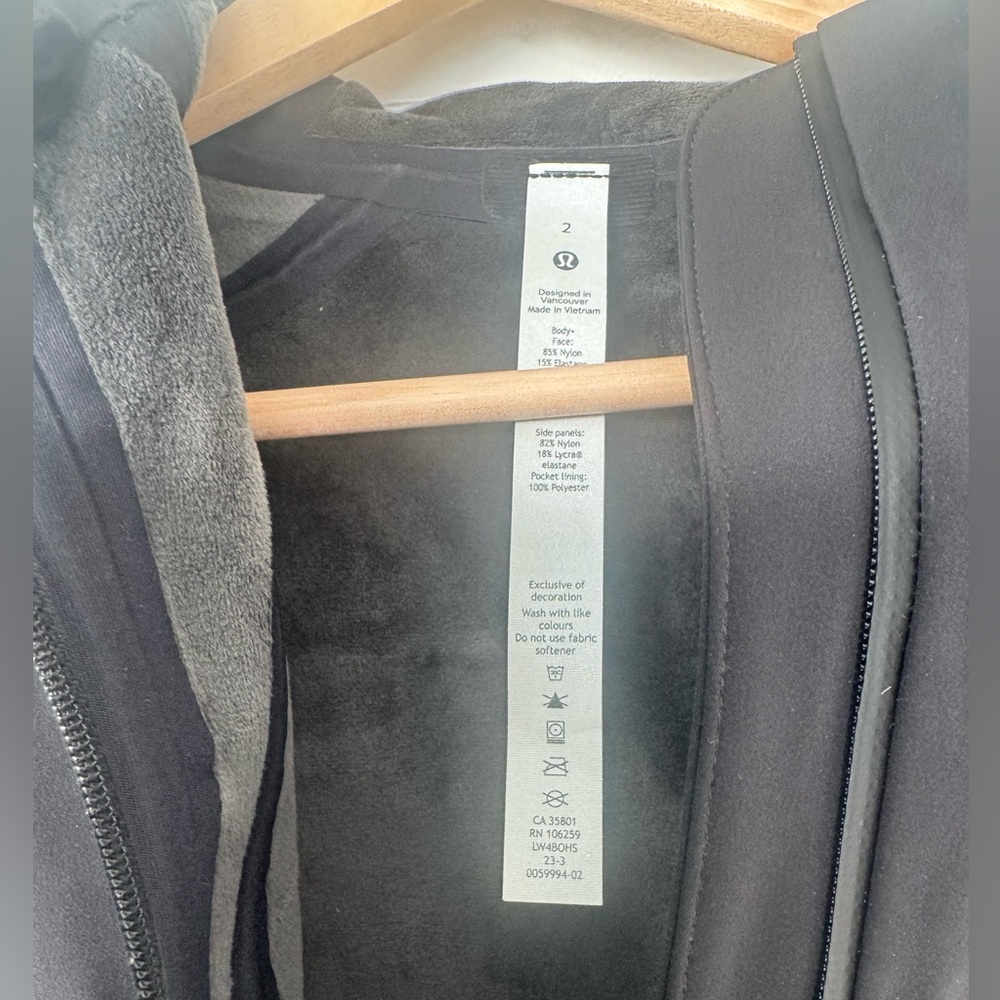 lululemon Hooded Jacket 2 black zip cross chill performance - Picture 6 of 7